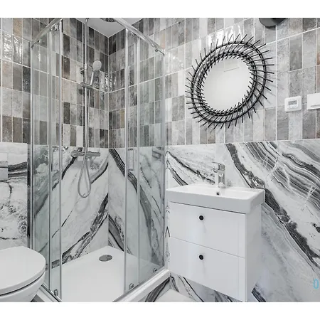 Lily - 15 Minutes To Old Town *