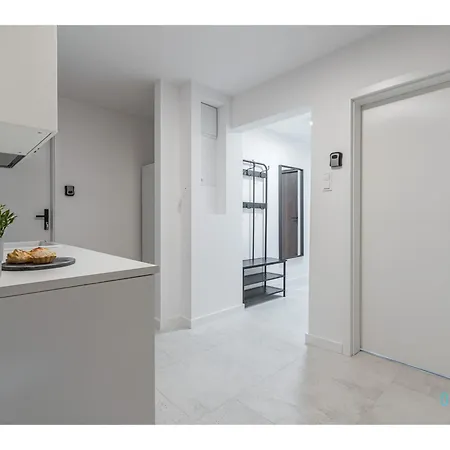 Lily - 15 Minutes To Old Town Гданьск